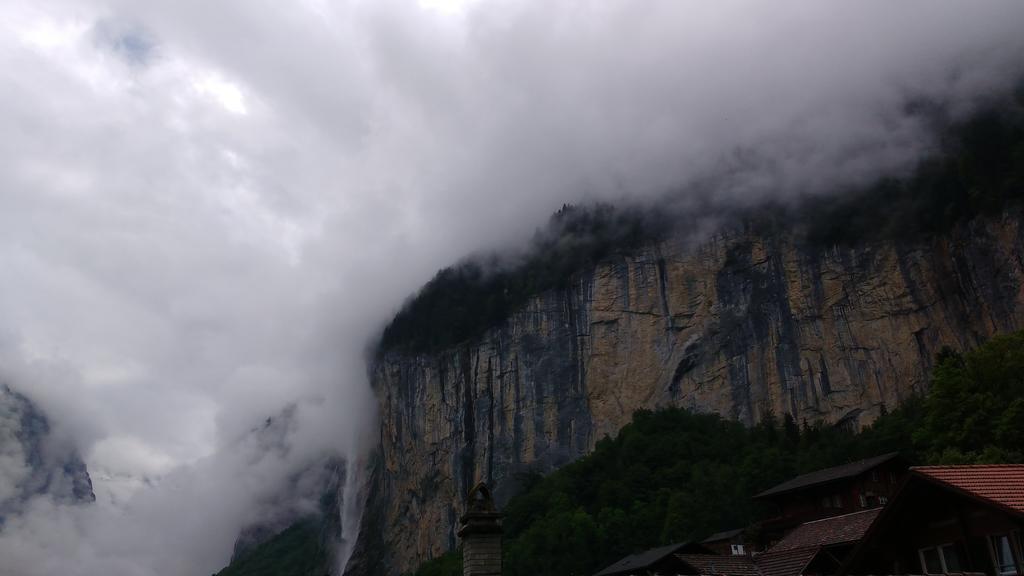 Base Cafe Apartment Lauterbrunnen Exterior photo